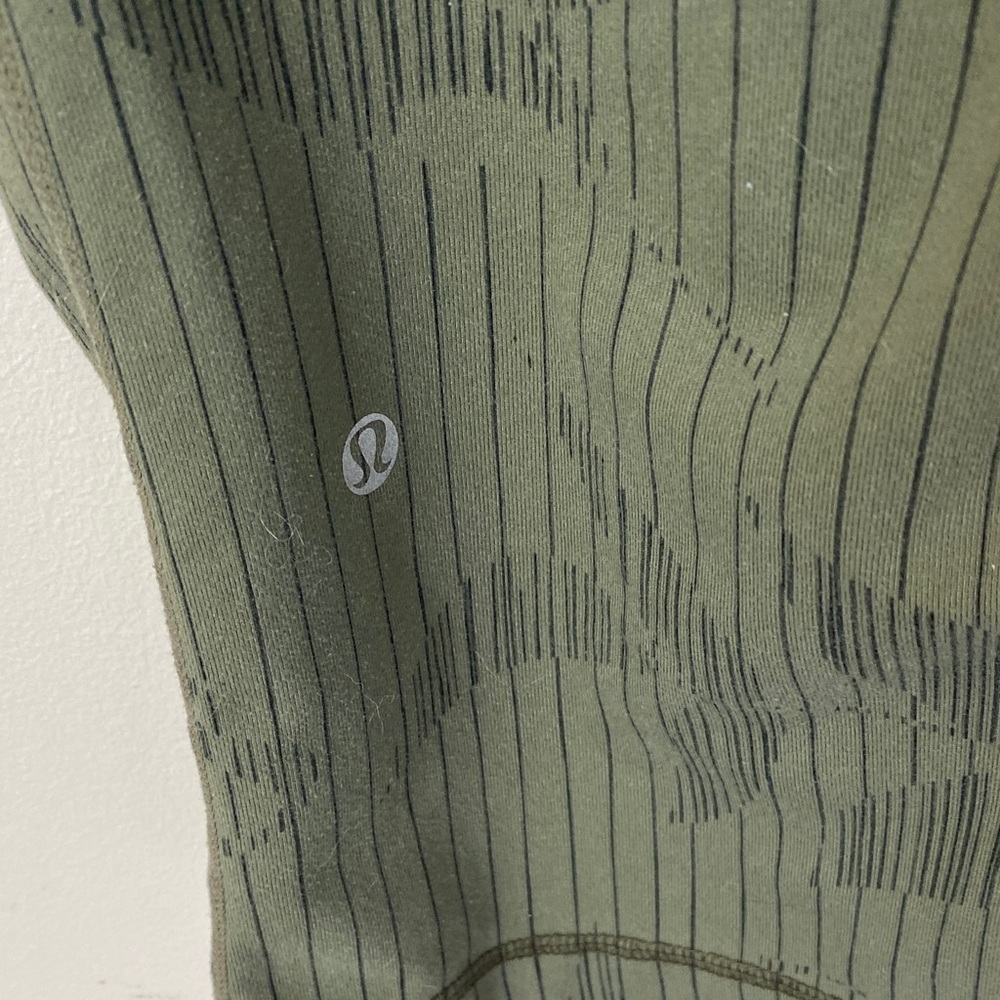 lululemon athletica Green Capris - Picture 3 of 4